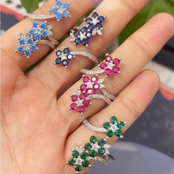 Blue Zircon Three Flower Silver Adjustable Ring - Picture 2 of 5